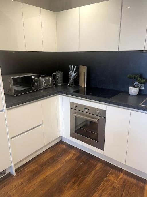 Lovely 2-Bedroom Condo With Balcony Manchester Kültér fotó