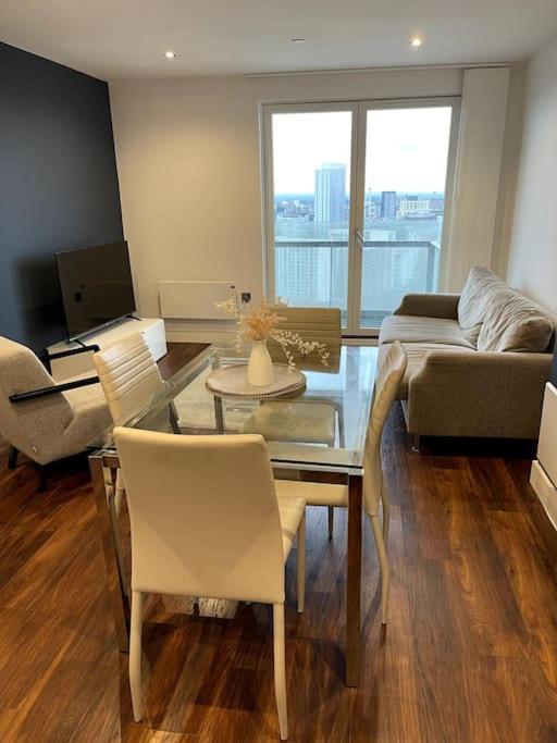 Lovely 2-Bedroom Condo With Balcony Manchester Kültér fotó