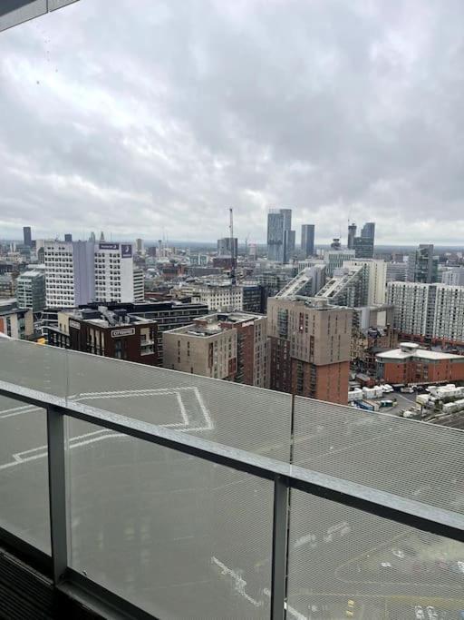 Lovely 2-Bedroom Condo With Balcony Manchester Kültér fotó