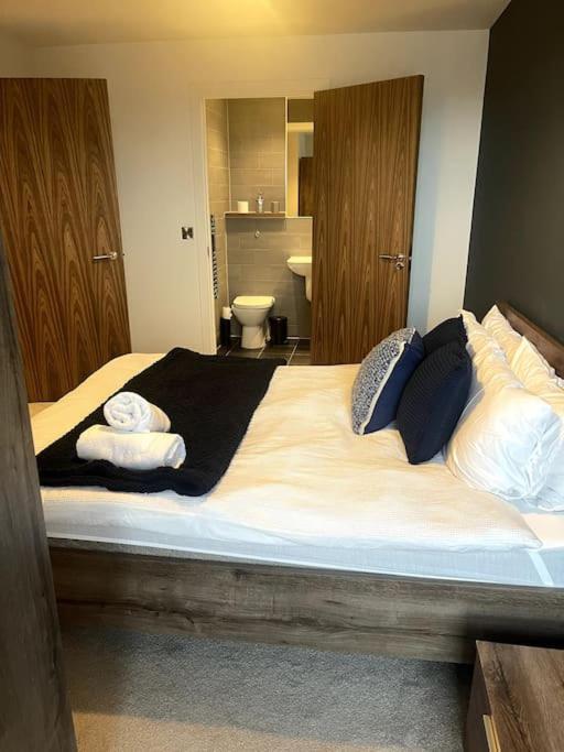 Lovely 2-Bedroom Condo With Balcony Manchester Kültér fotó